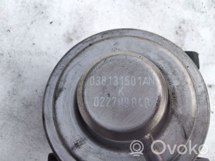 Volkswagen Touran I EGR valve 038131501AN