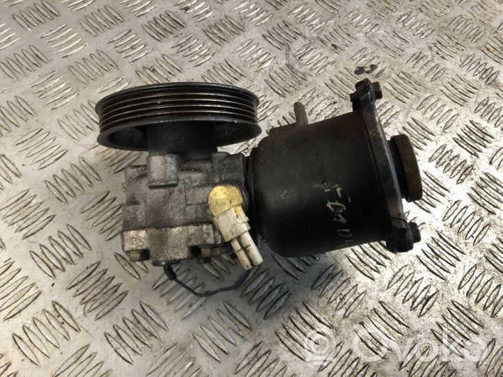 Subaru Forester SF Ohjaustehostimen pumppu 7801040