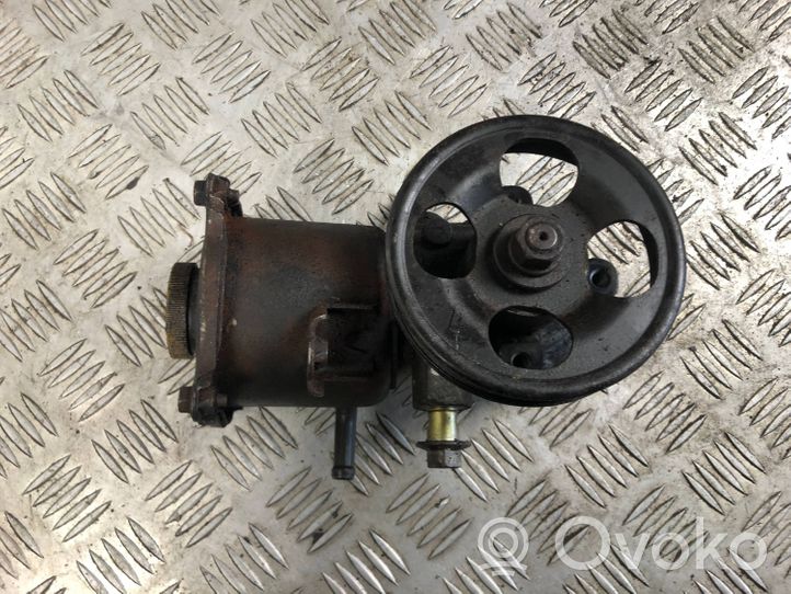 Subaru Forester SF Ohjaustehostimen pumppu 7801040