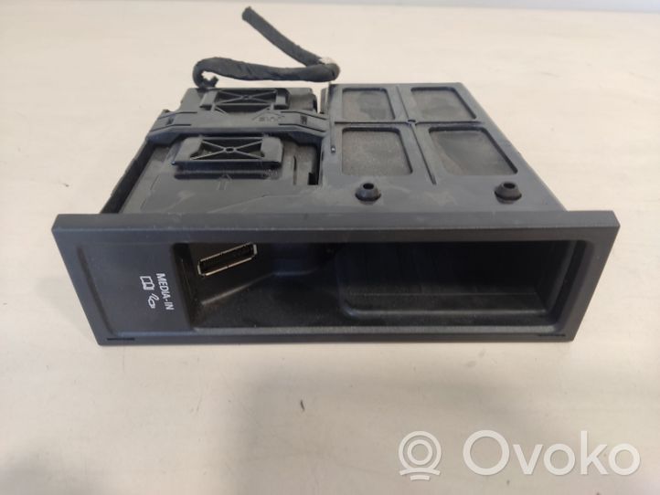 Volkswagen PASSAT B7 USB valdymo blokas 5N0035341G