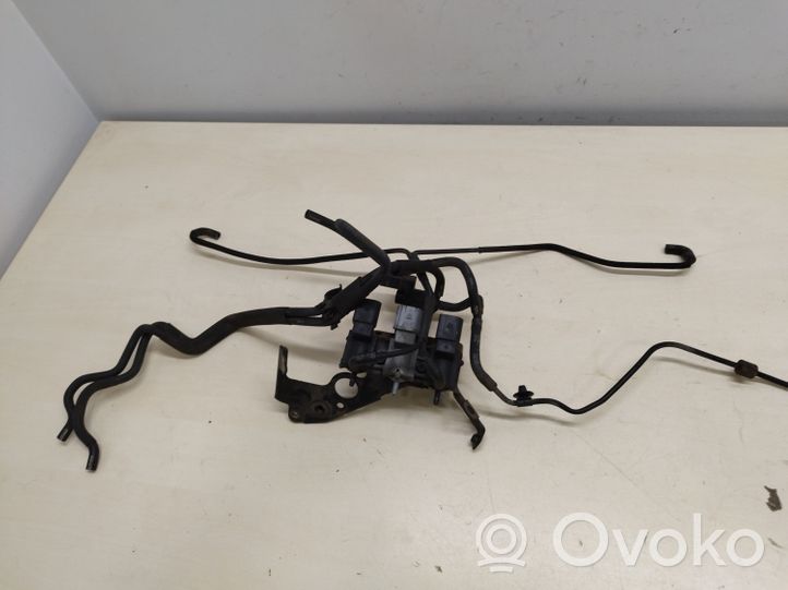 Volkswagen Touareg II Soupape à vide 037906283C