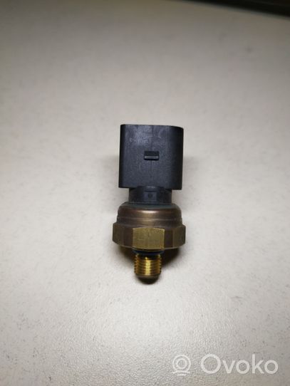 Porsche Cayenne (92A) Sensore di pressione del carburante 03C906051A