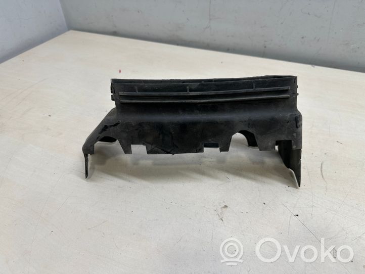 Volkswagen Touareg II Wlot / Kanał powietrza intercoolera 7P6121395