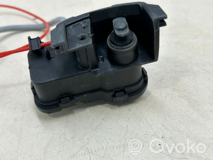 Porsche Cayenne (92A) Serratura del tappo del serbatoio del carburante 7P5852153