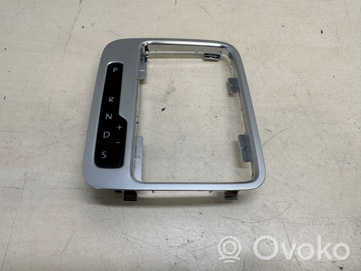 Volkswagen Touareg II Rivestimento in plastica cornice della leva del cambio 7P1713203A