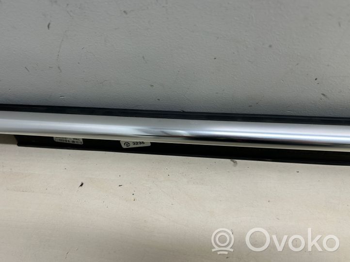 Audi A8 S8 D4 4H Moulures des vitres de la porte arrière 4H0853763D