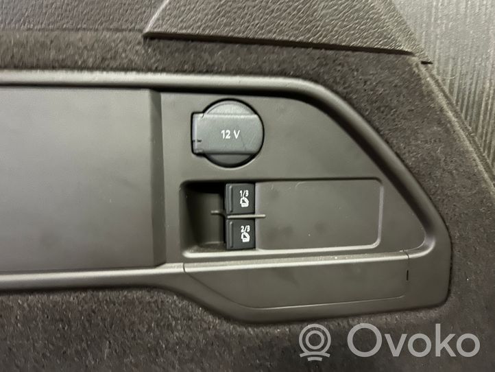 Volkswagen Touareg II Panneau, garniture de coffre latérale 7P6867038D