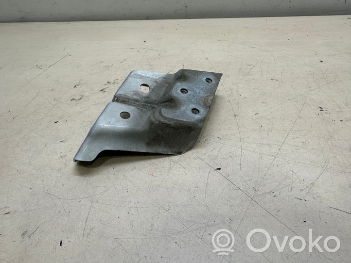 Volkswagen Touareg II Supporto di montaggio del parafango 7P6821151B