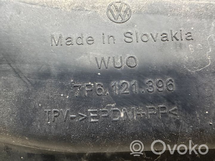 Volkswagen Touareg II Välijäähdyttimen ilmanohjauksen ilmakanava 7P6121396