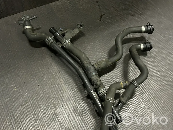 Volkswagen Touareg II Durite de refroidissement tube 7P0121070AB