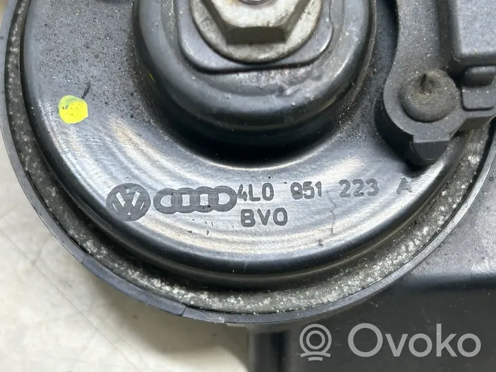 Audi Q7 4L Держатель / кронштейн звукового сигнала 4L0951229A