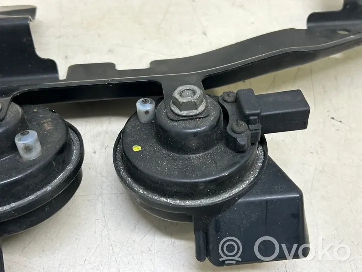 Audi Q7 4L Supporto/staffa del clacson 4L0951229A