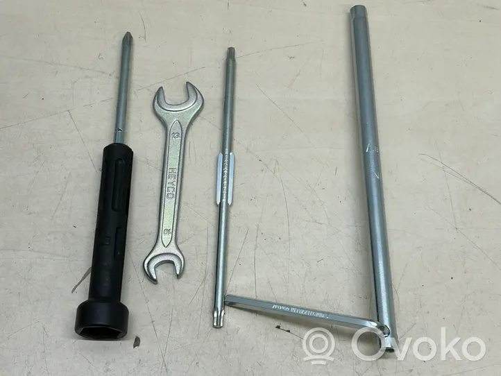 Porsche Cayenne (92A) Kit d’outils 7L0012617B