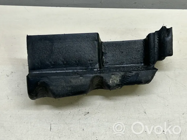 Porsche Cayenne (92A) Supporto/guarnizione in poliuretano espanso del parafango 7P5819531D