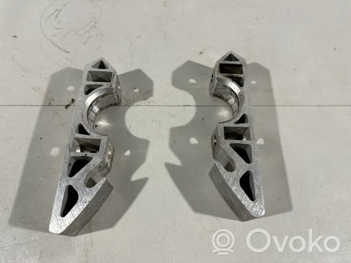 Volkswagen Touareg II Supporto per boccola della barra antirollio, anteriore 7L0411063B