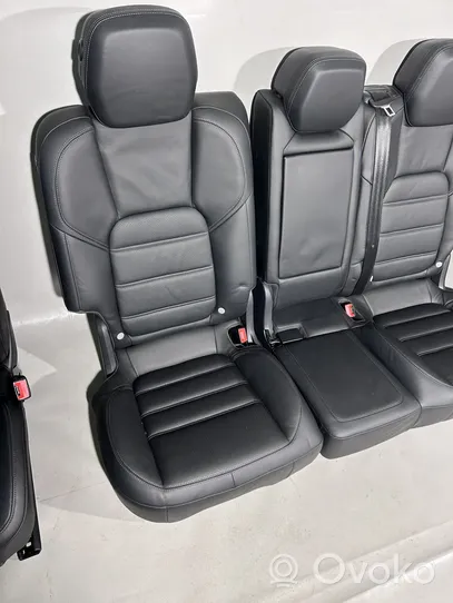 Porsche Cayenne (92A) Conjunto de molduras de la puertas y los asientos 7P5857003B