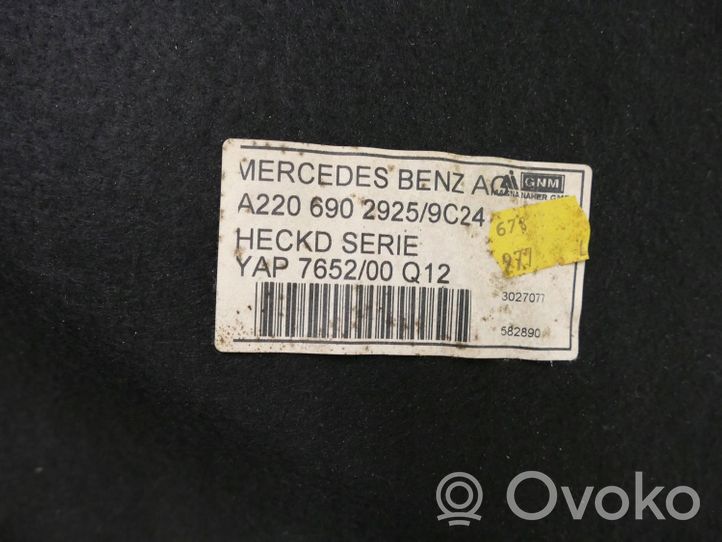 Mercedes-Benz S W220 Takaluukun koristelista A2137402000