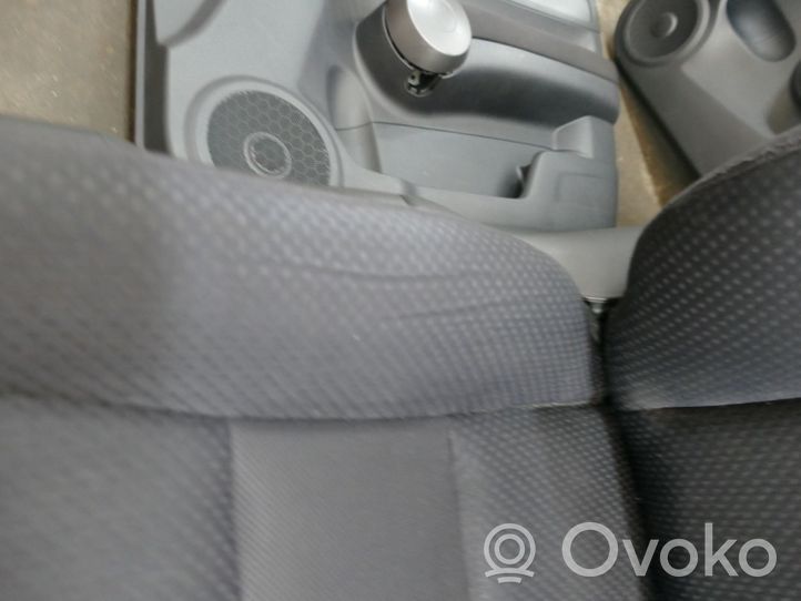Honda CR-V Türverkleidung komplett 