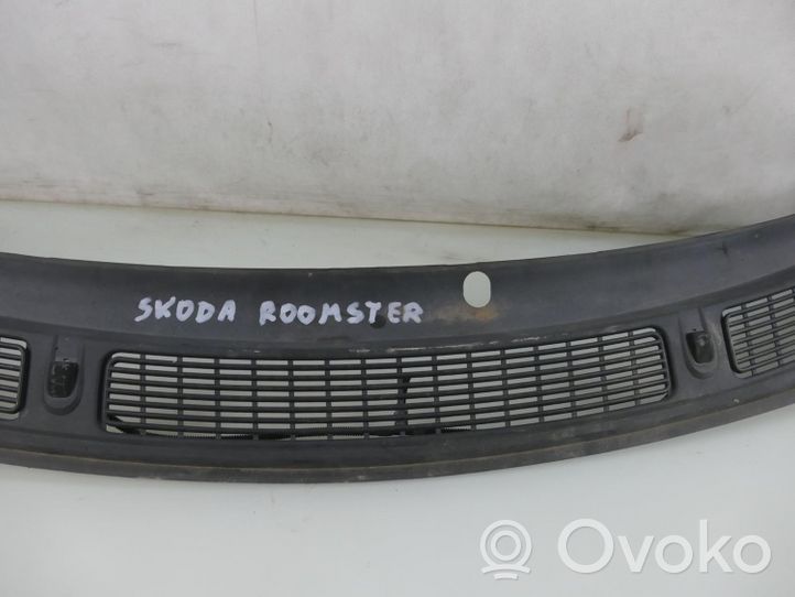 Skoda Roomster (5J) Облицовка (облицовки) стеклоочистителей 51J819415D