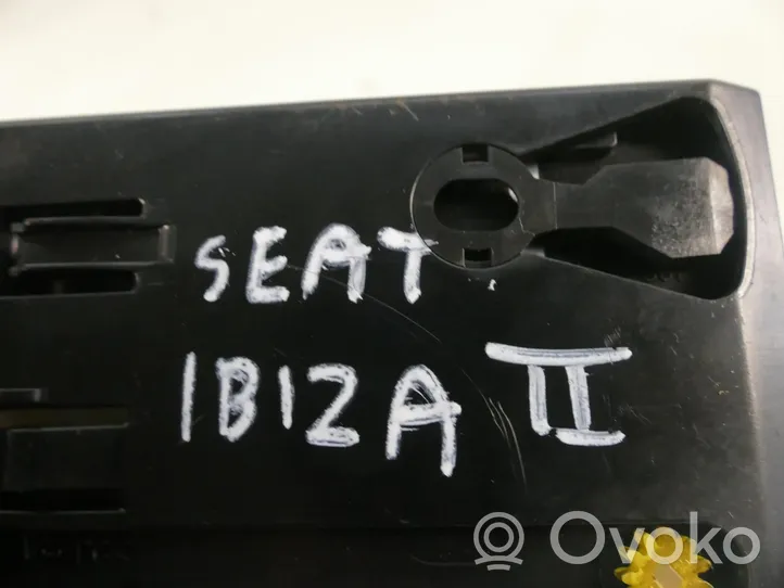 Seat Ibiza II (6k) Hansikaslokero 6K0941561