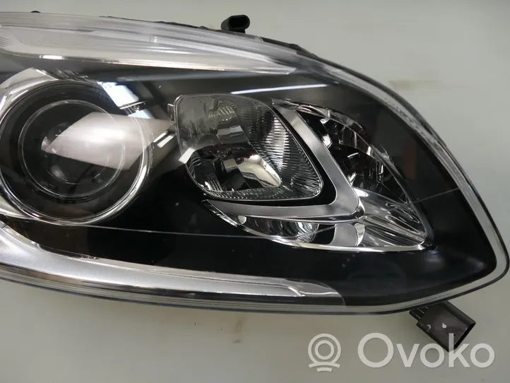 Volvo XC60 Lampa przednia 31698815