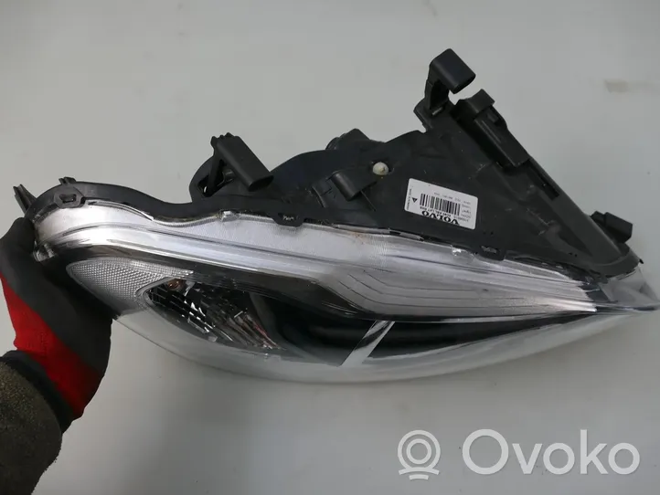 Volvo XC60 Lampa przednia 31698815