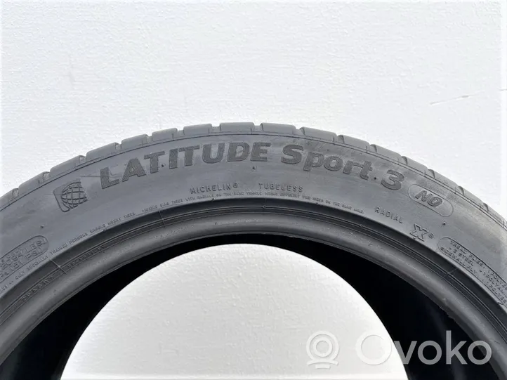 Porsche Macan R20 summer tire 