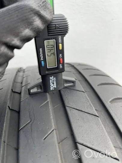 Porsche Macan R20 summer tire 