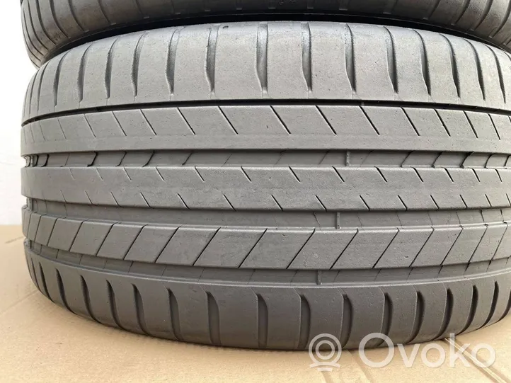 Porsche Macan R20 summer tire 