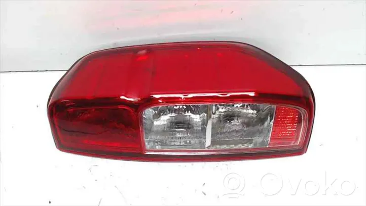 Nissan NP300 Luz trasera/de freno 26550EB38A