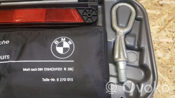 BMW 7 E65 E66 Rivestimento della serratura di emergenza aperta del portellone 6752543