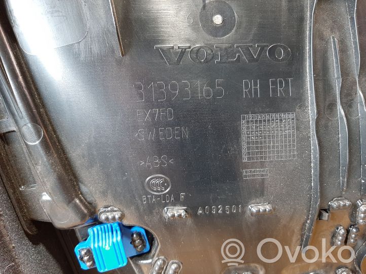 Volvo S90, V90 Обшивка передней двери 31393165