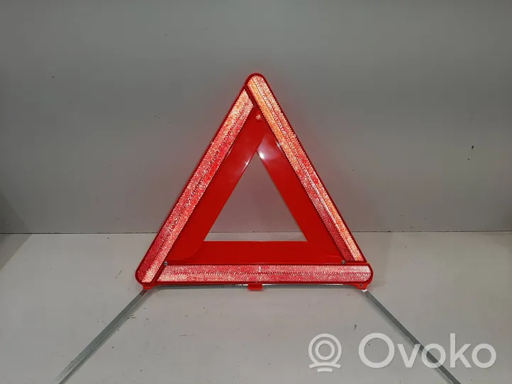 Volvo V70 Triangle d'avertissement 27R0303011