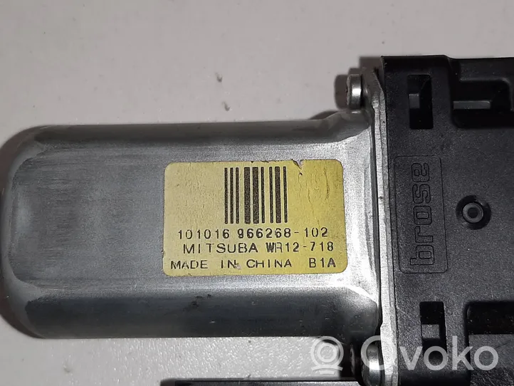 Volvo XC60 Moteur de lève-vitre de porte avant 977427100