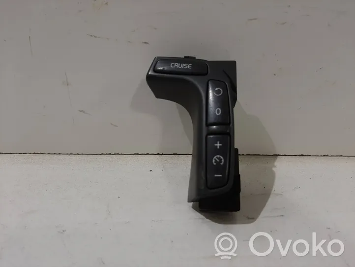 Volvo V70 Przełącznik / Przycisk kierownicy 30739571