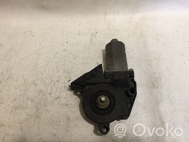 Audi A4 S4 B6 8E 8H Priekinis varikliukas langų pakėlėjo 102236