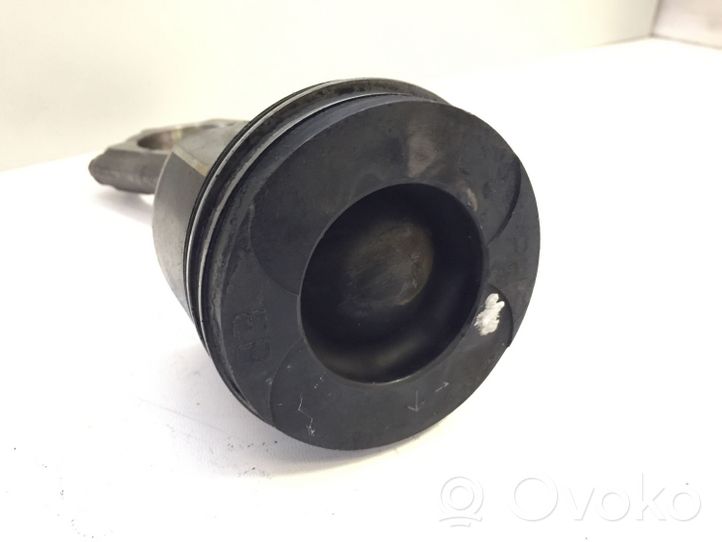 Subaru Outback Piston avec bielle 