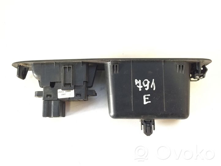 Nissan Qashqai Console centrale, commande chauffage/clim 82951JD000