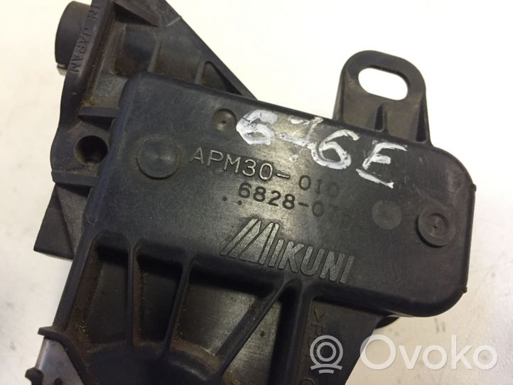 Mitsubishi L200 Pedale dell’acceleratore APM30010