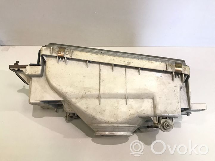 Mazda 323 Lampa przednia 11061194