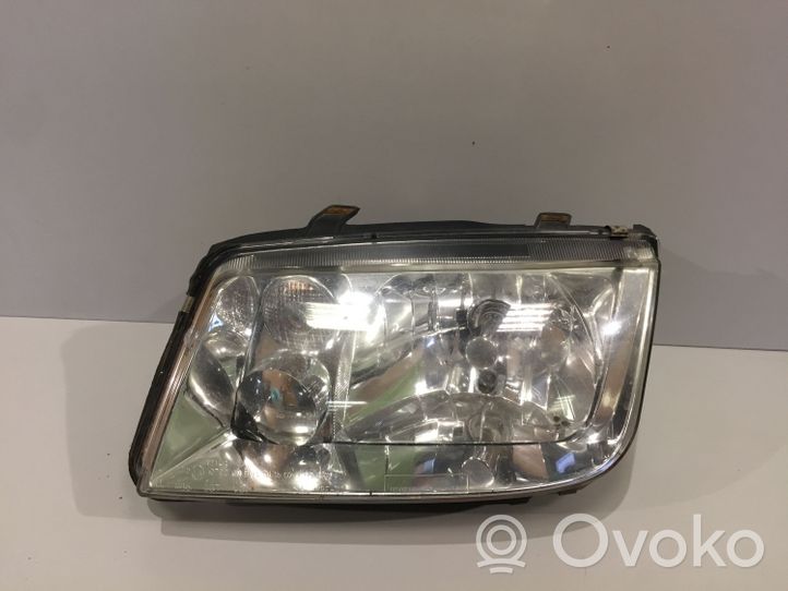 Volkswagen Bora Lampa przednia 083411106L