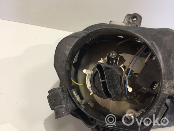 Volkswagen Golf V Lampa przednia 0301212202