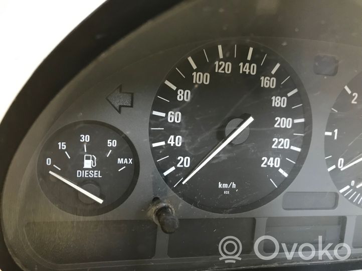 BMW 5 E39 Compteur de vitesse tableau de bord 62118375902