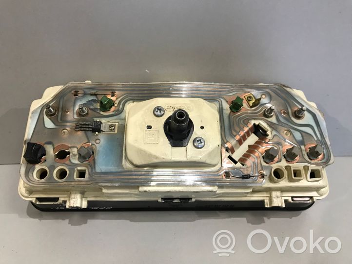 Opel Kadett E Compteur de vitesse tableau de bord 93154697SJ