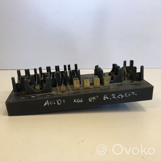 Audi 100 200 5000 C3 Module de fusibles 443941822