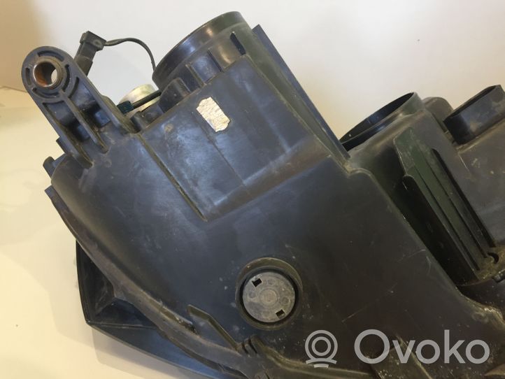 Volkswagen PASSAT B7 Lampa przednia 3AC941005