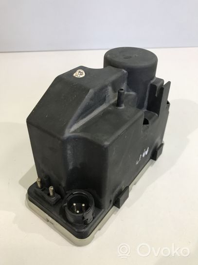 Mercedes-Benz 190 W201 Keskuslukituksen alipainepumppu 0008001148