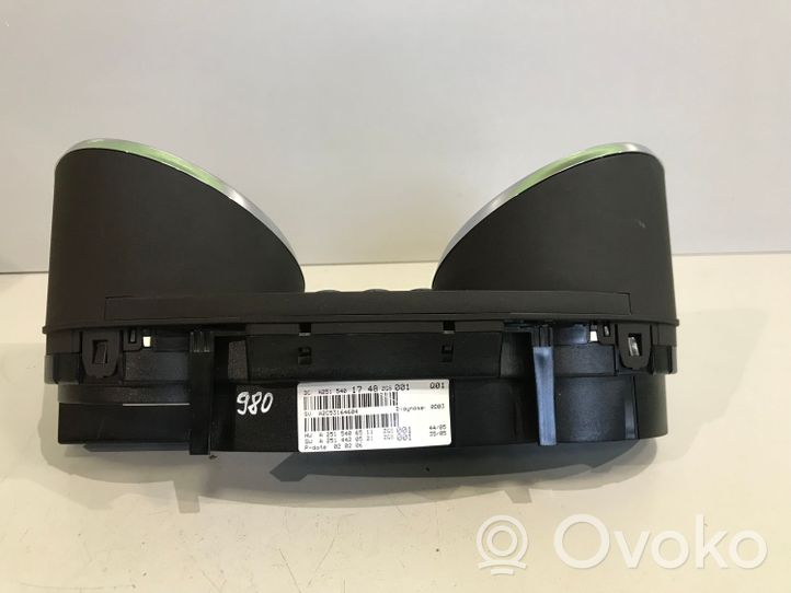 Mercedes-Benz R W251 Tachimetro (quadro strumenti) A2515401748