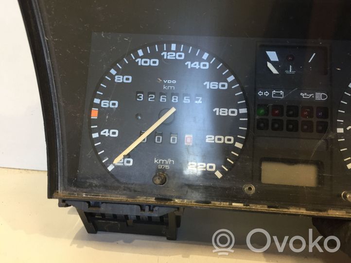 Volkswagen PASSAT B2 Tachimetro (quadro strumenti) 321919033PN