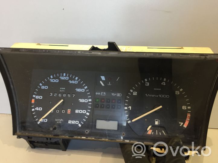 Volkswagen PASSAT B2 Speedometer (instrument cluster) 321919033PN